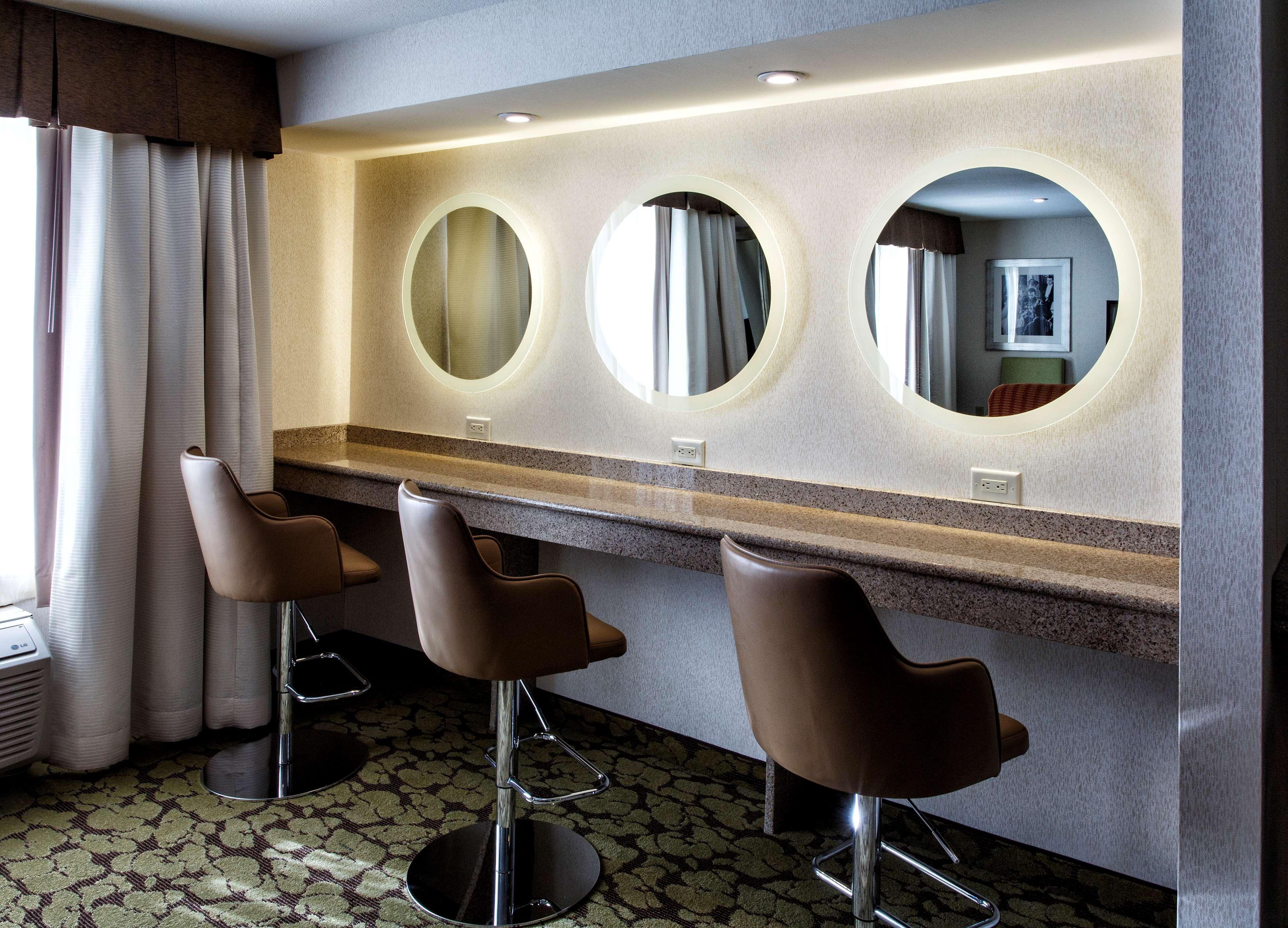 Hilton Garden Inn New York/Staten Island Экстерьер фото