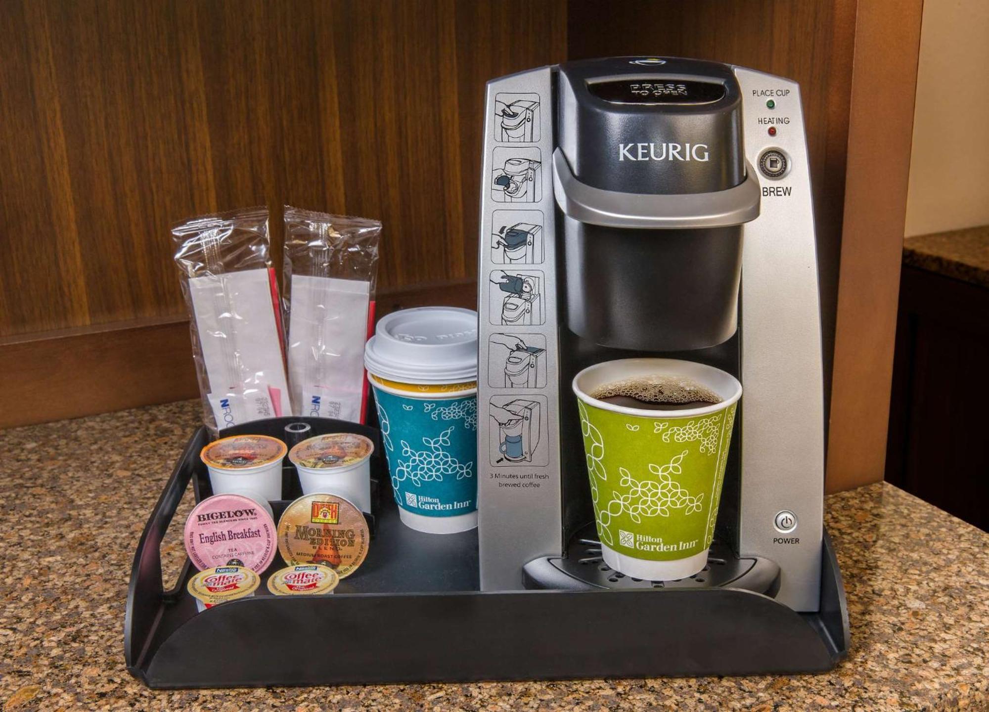Hilton Garden Inn New York/Staten Island Экстерьер фото